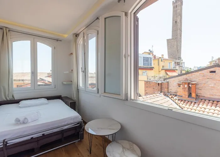 Asinelli, By Short Holidays شقة