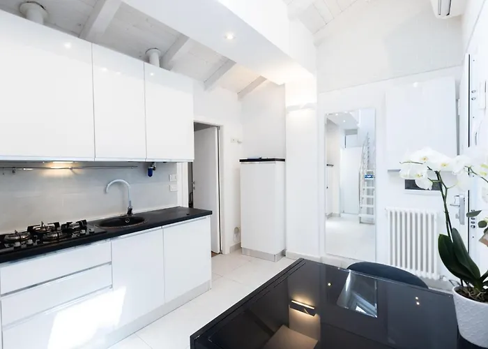 Asinelli, By Short Holidays * بولونيا